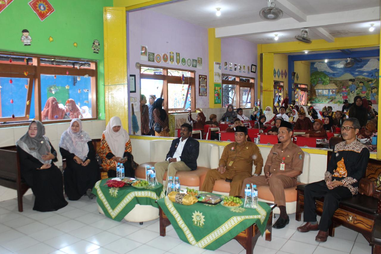SINERGI: SD Muhammadiyah 01 Kepanjen menerima kunjungan Mr. Rtn. Ayyapparaj Mani, konselor pendidikan internasional sekaligus British Ambassador Education dari Tamil Nadu, India.