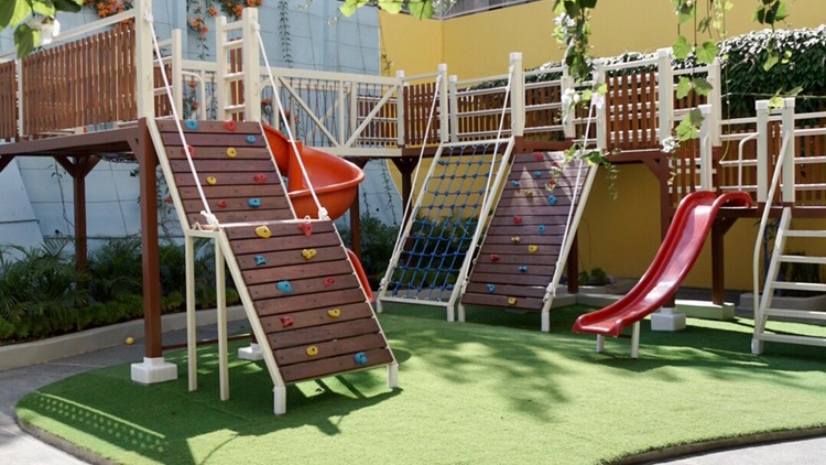 EDUKATIF: Playground outdoor di kota Malang yang didesain agar anak-anak bisa bebas bereksplorasi sekaligus belajar melalui permainan.