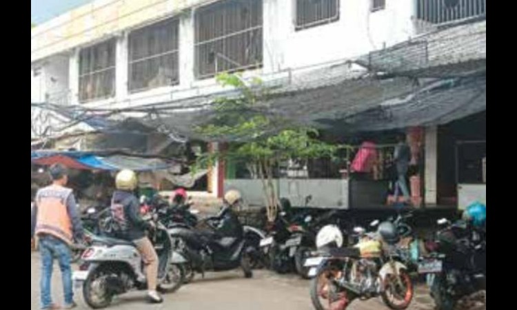 HARUS DIMAKSIMALKAN: Area parkir di Pasar Kepanjen rutin menyumbang retribusi ke Pemkab Malang.