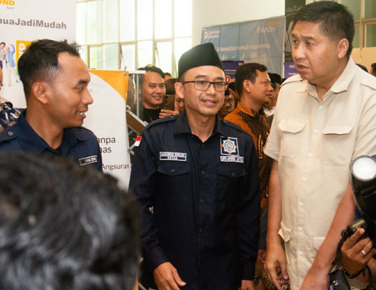 BERSINERGI: Ketua DPD Apersi Jawa Timur Makhrus Sholeh (tengah) mendampingi Menteri PKP RI Maruarar Sirait dalam acara Apersi Training Center.
