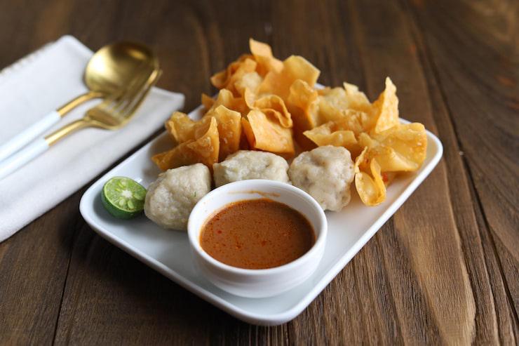 GURIH LEZAT: Batagor, kuliner otentik khas Bandung dengan siraman saus kacang yang wajib dicoba.