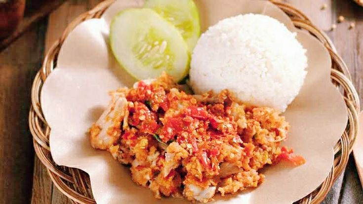 NIKMAT: ayam geprek gak akan pernah bosenin bagi anak kos.
