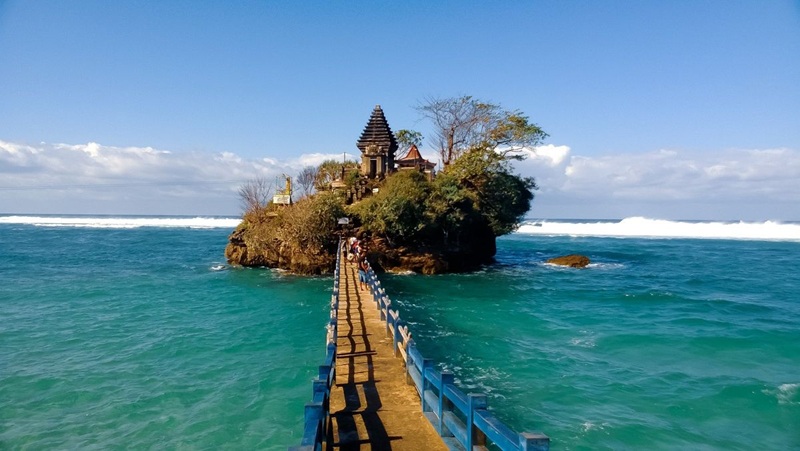 PANTAI MALANG: Pantai Balekambang memiliki fasilitas lengkap