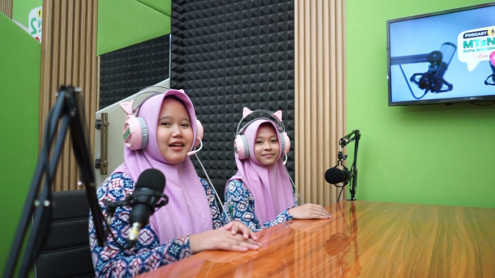 SOFT SKILL: Untuk menampung berbagai talenta yang dimiliki para siswa, MTsN 2 Kota Malang juga menyediakan studio khusus untuk podcast.