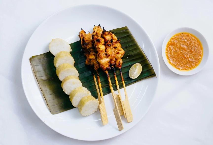 LEZAT: Sajian sate mari kerjo yang ada di Pasar Oro Oro Dowo.