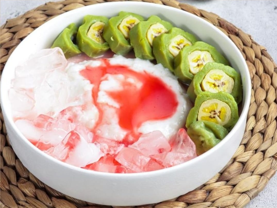 OTENTIK: Nikmati kuliner khas Makassar yang menyegarkan dan lezat, temukan rekomendasi es pisang&nbsp;ijo&nbsp;di&nbsp;Malang