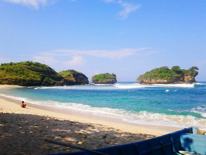 TERSEMBUNYI: Keindahan Pantai Watu Karung di Kecamatan Pringkuku, Kabupaten Pacitan yang menawarkan panorama alam yang memukau di selatan Jawa.