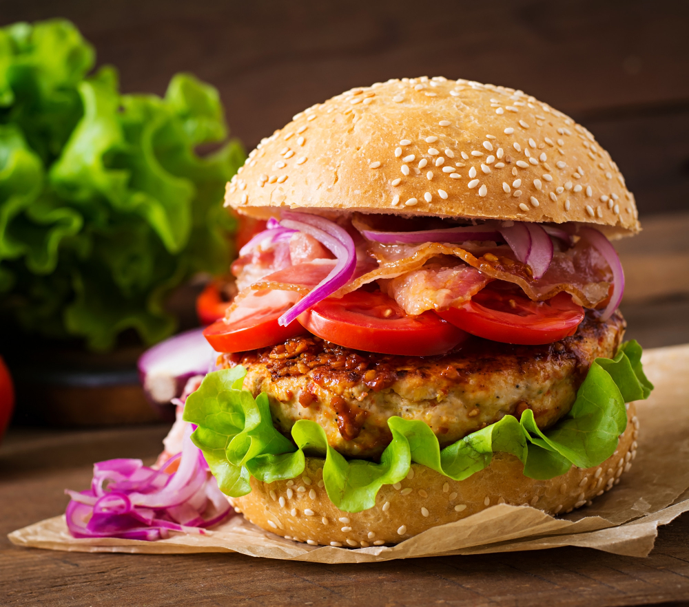 BURGER: Burger lokal di Malang punya cita rasa yang tak kalah dengan restoran fast food&nbsp;populer&nbsp;lainnya