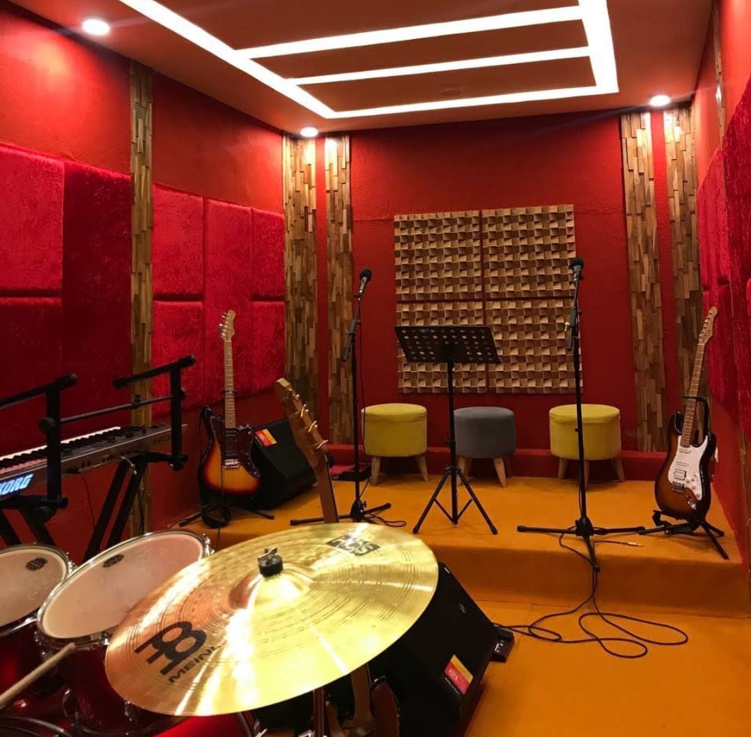 STUDIO: Studio musik di Malang menawarkan berbagai fasilitas yang mampu menunjang kebutuhan&nbsp;rekamanmu