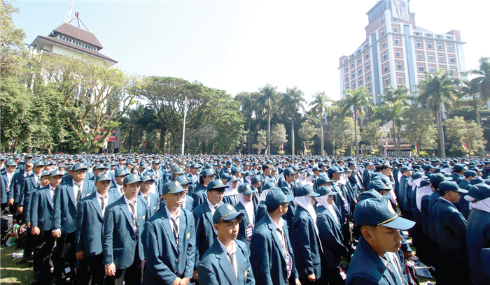 KENALI KEHIDUPAN KAMPUS: Mahasiswa UB mengikuti kegiatan PKKMB pada Agustus lalu. UB menjadi salah satu kampus yang digandeng BWI untuk mengelola dana wakaf.