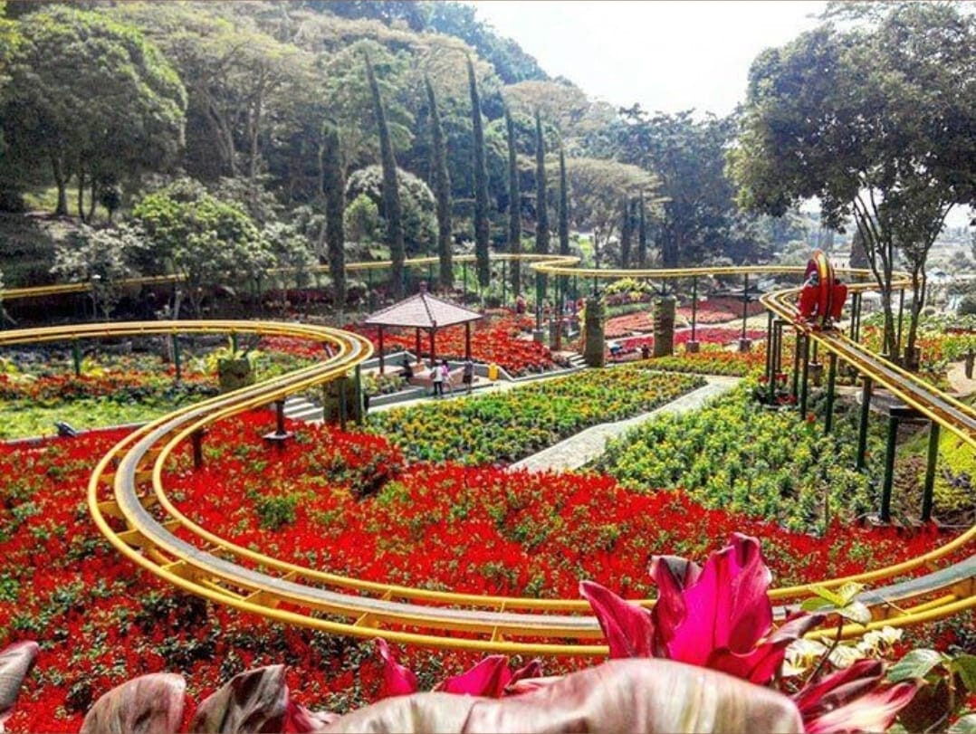 SELECTA: Taman rekreasi Selecta menawarkan keindahan taman bunga yang dilengkapi beragam wahana menarik&nbsp;