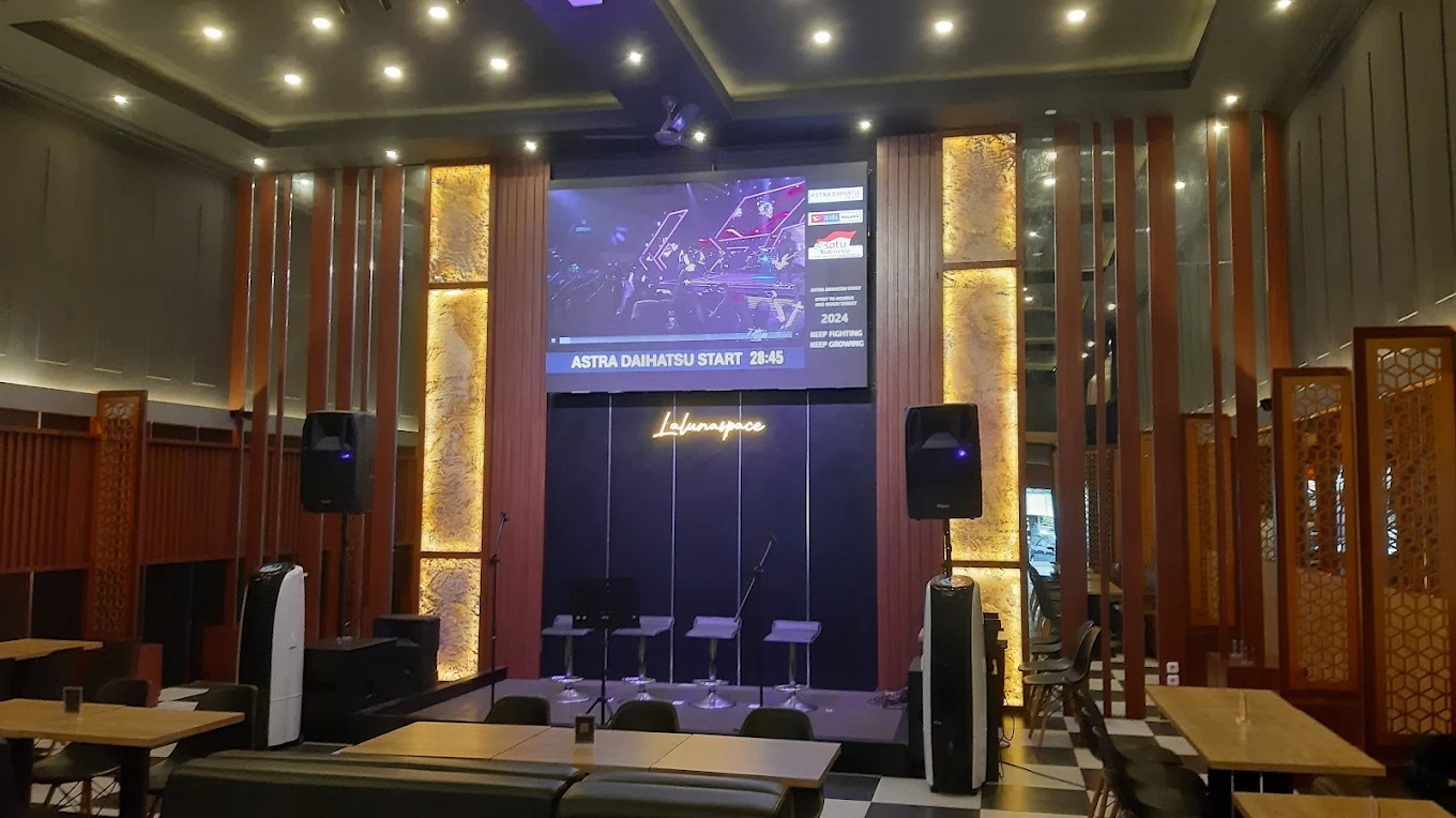 FANCY: La Luna Space, restoran dengan interior yang cocok untuk brunch hingga dinner fancy.