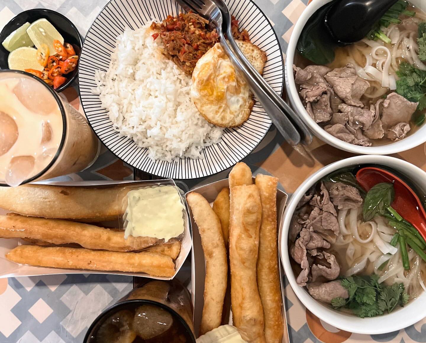 MENGGUGAH SELERA: Beberapa menu di Ban Bun Pho yang wajib dicoba.