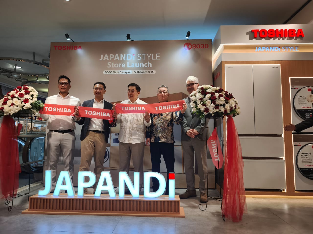 Toshiba Lifestyle Indonesia resmi meluncurkan lini produk premium Japandi Series di SOGO Plaza Senayan, Senin (27/10). (Raoul Onley/Radar Malang)