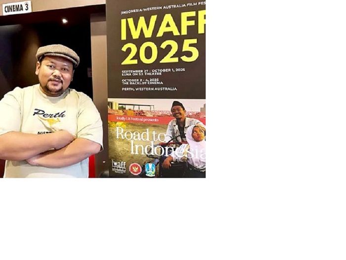 PRODUKTIF: Novin Wibowo berpose di sela-sela pemutaran film pendeknya di IWAFF 2025, Australia, awal Oktober.