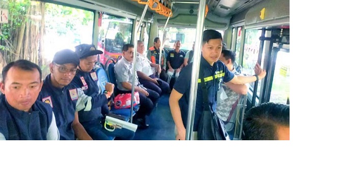 MUAT 35 PENUMPANG: Armada bus Trans Jatim sudah diuji coba pada Jumat lalu (24/10). Bus mengaspal selama dua jam dari Terminal Hamid Rusdi sampai Terminal Kota Batu.