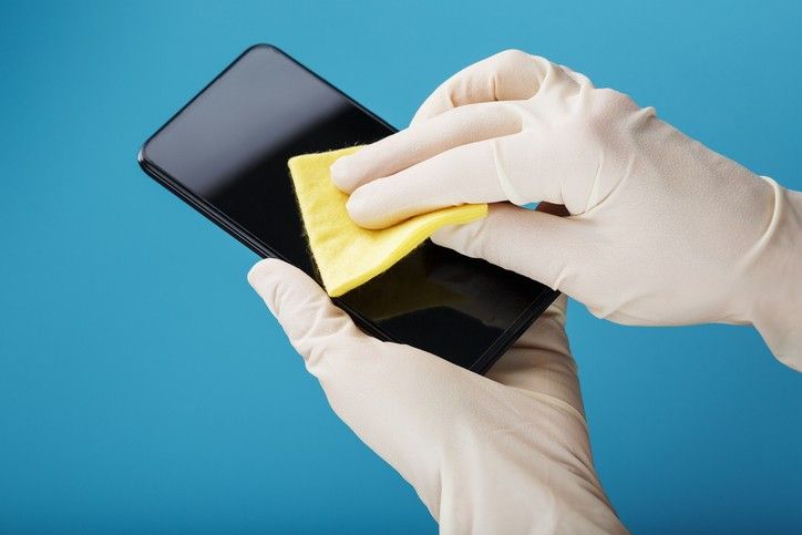 TIPS: Membersihkan Smartphone dengan kain lembut