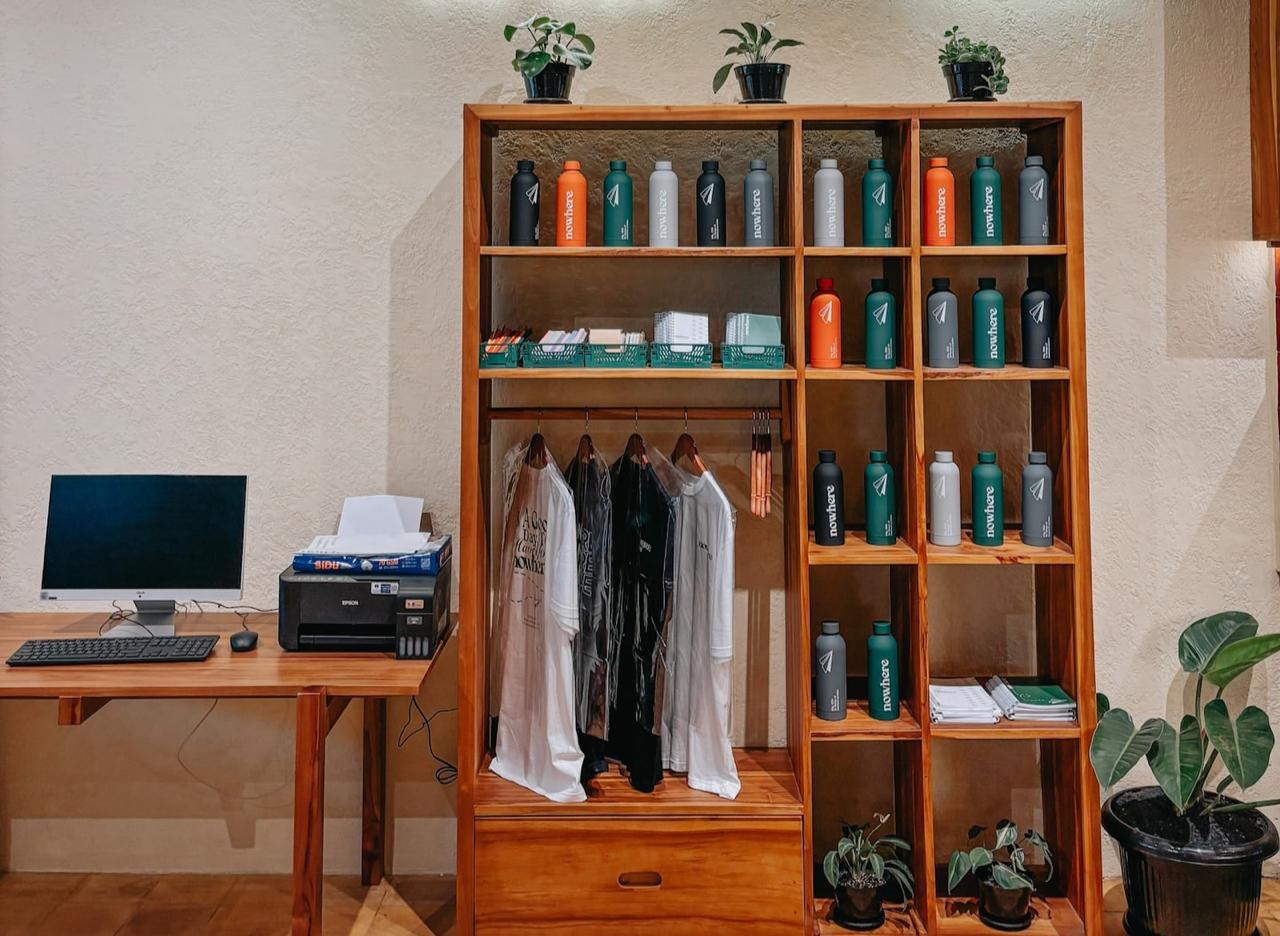 PRINT CORNER: Salah satu spot di kafe nowhere dengan printer yang bisa digunakan pelanggan.