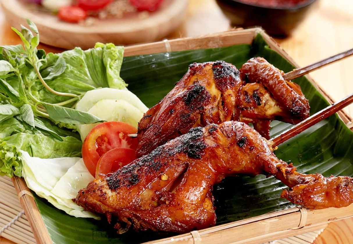 SEDERHANA: Ayam Bakar Lintang Sawojajar, tempat makan yang menyajikan suasana sederhana namun nyaman, cocok untuk makan siang bersama keluarga.