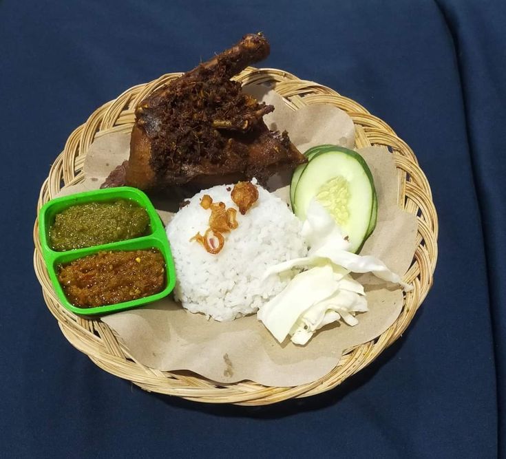 NIKMAT: Lezatnya kulineran enak di malam hari.