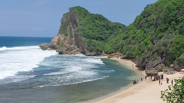 EKSOTIS: Deretan pantai di Gunungkidul menawarkan pasir putih, tebing karang, dan suasana tenang yang memanjakan mata.