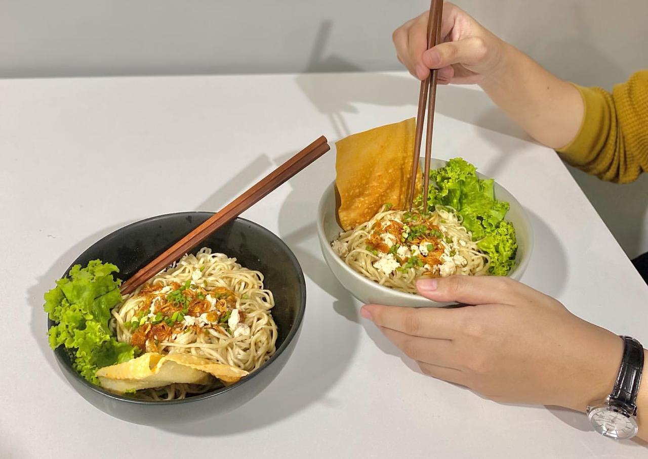 LEZAT: Cwie Mie, dengan tekstur mi yang kenyal dan bumbu gurih yang wajib dicoba.