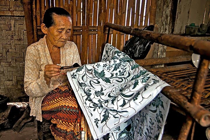 INSPIRATIF: Belajar membuat batik dan mengenal alam di wisata edukasi Tuban yang seru dan berwawasan.