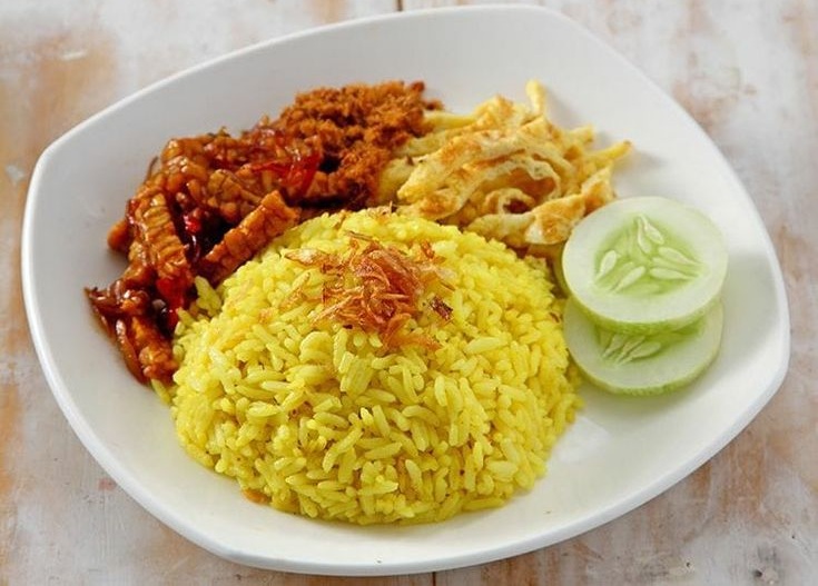 Ilustrasi nasi kuning