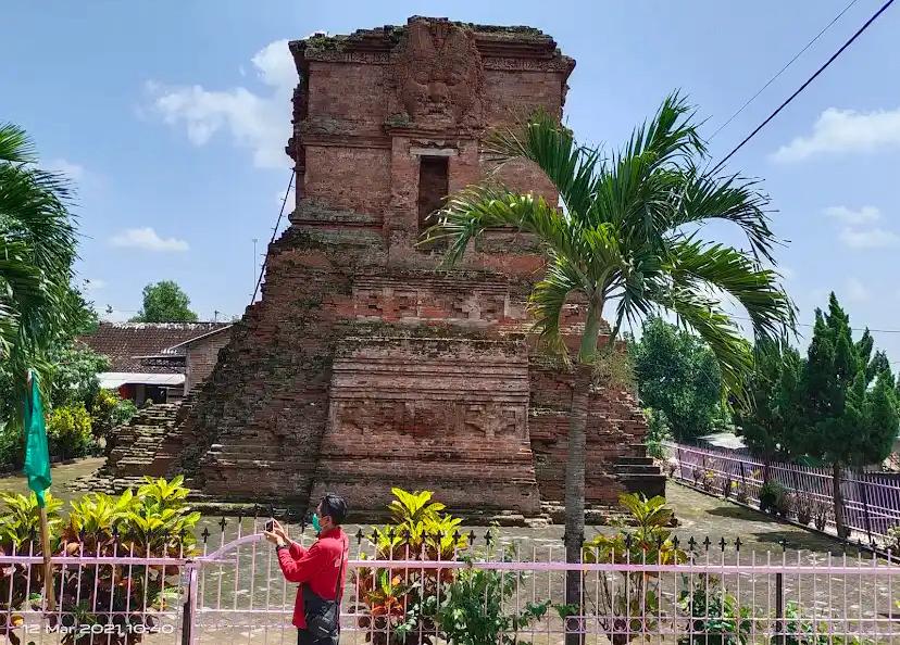 KAYA NILAI TRADISI: Pertunjukan kesenian tradisional digelar di salah satu desa di Nganjuk. Kekayaan budaya dan sejarah terus dijaga masyarakat setempat sebagai warisan turun-temurun.