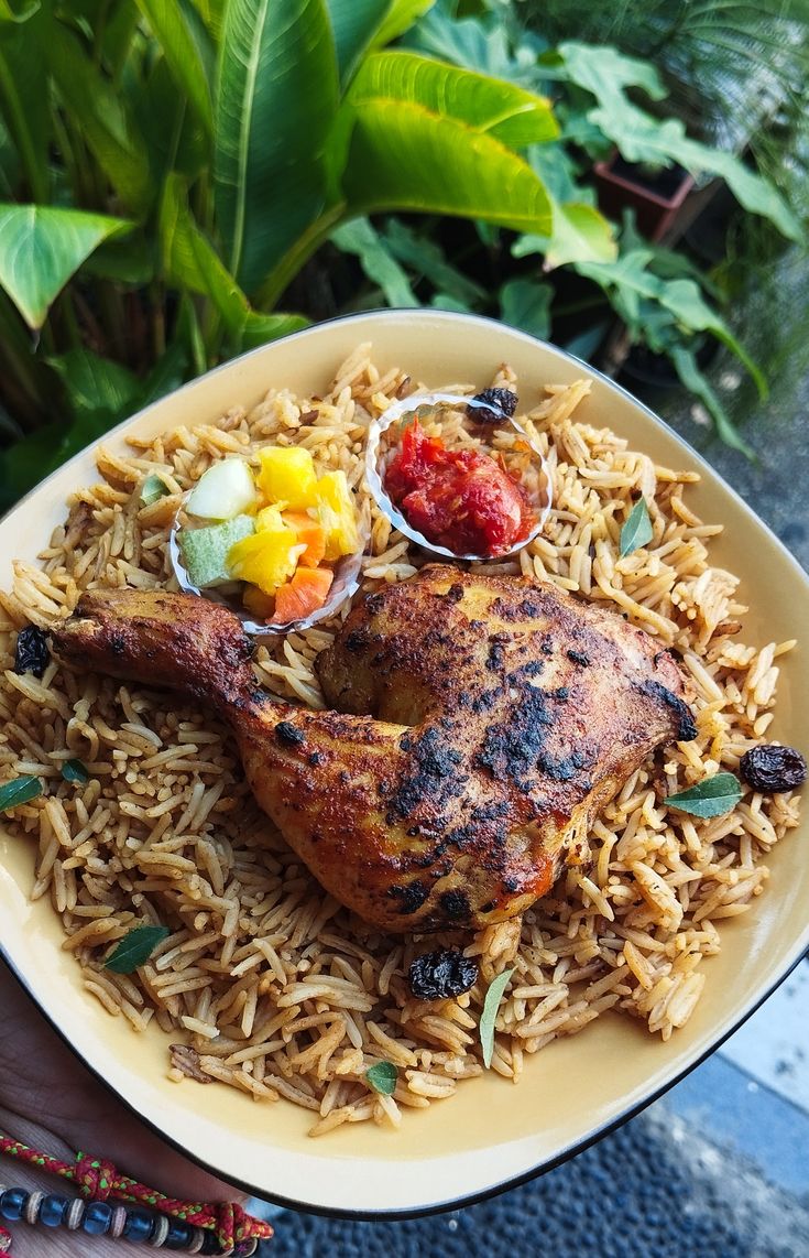 AROMA REMPAH YANG MENGGODA: Seporsi nasi kebuli khas Timur Tengah tersaji hangat dengan potongan daging kambing empuk dan bumbu yang kaya rasa