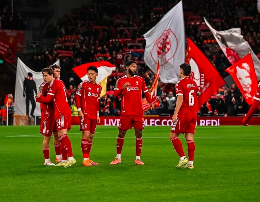 KEKALAHAN: Raut muka kecewa dari para pemain Liverpool usai dibabat habis Crystal Palace 0-3.