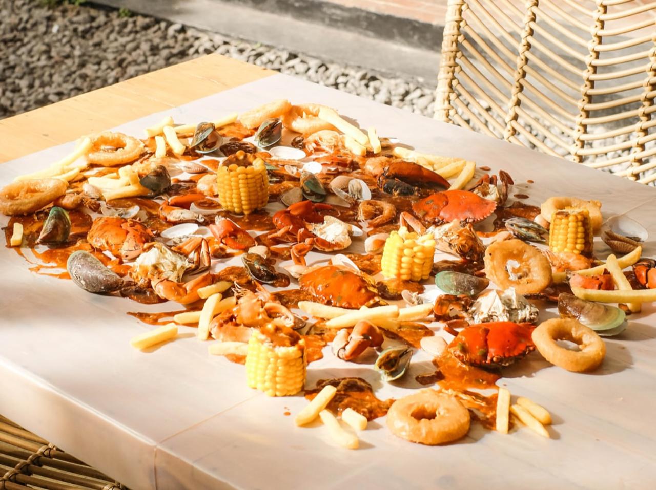 FRESH: Seafood di Uniccrab yang beragam dan wajib dicoba.