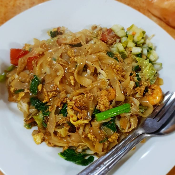 GURIH: Kwetiau lembut dengan aroma wangi tumisan wajan panas bikin selera makan meningkat.