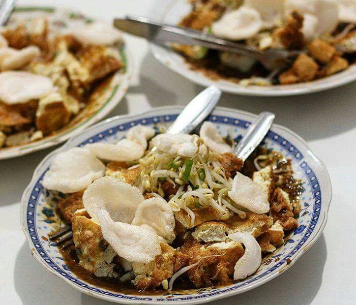 ENAK: Rasa khas dari tahu lontong yang nikmat.