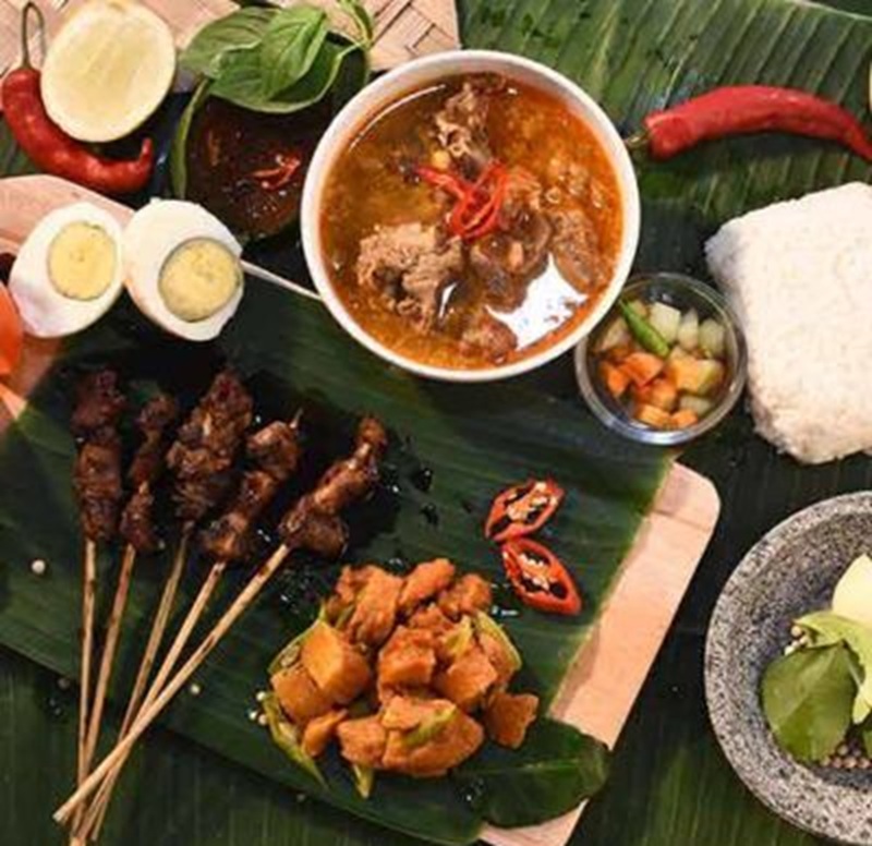SEDAP: sate dan gulai kambing rasa juara