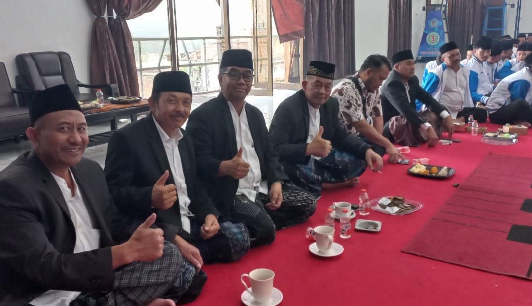 KOMPAK: Para pengurus Koperasi SAE Pujon selalu kompak dalam setiap kegiatan.