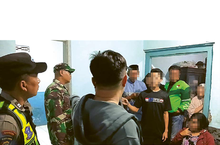 DIKENAKAN PASAL BERLAPIS: Penggerebekan di sebuah rumah kontrakan di Jalan Rogonoto, Desa Tamanharjo, Singosari berujung penetapan tersangka seorang mahasiswa kampus swasta.