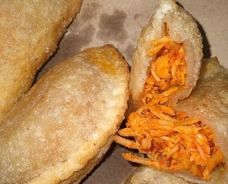 PEDAS GURIH: Cireng isi ayam suwir yang digoreng hangat dan punya isian ayam berbumbu mantap, cocok buat teman nongkrong.