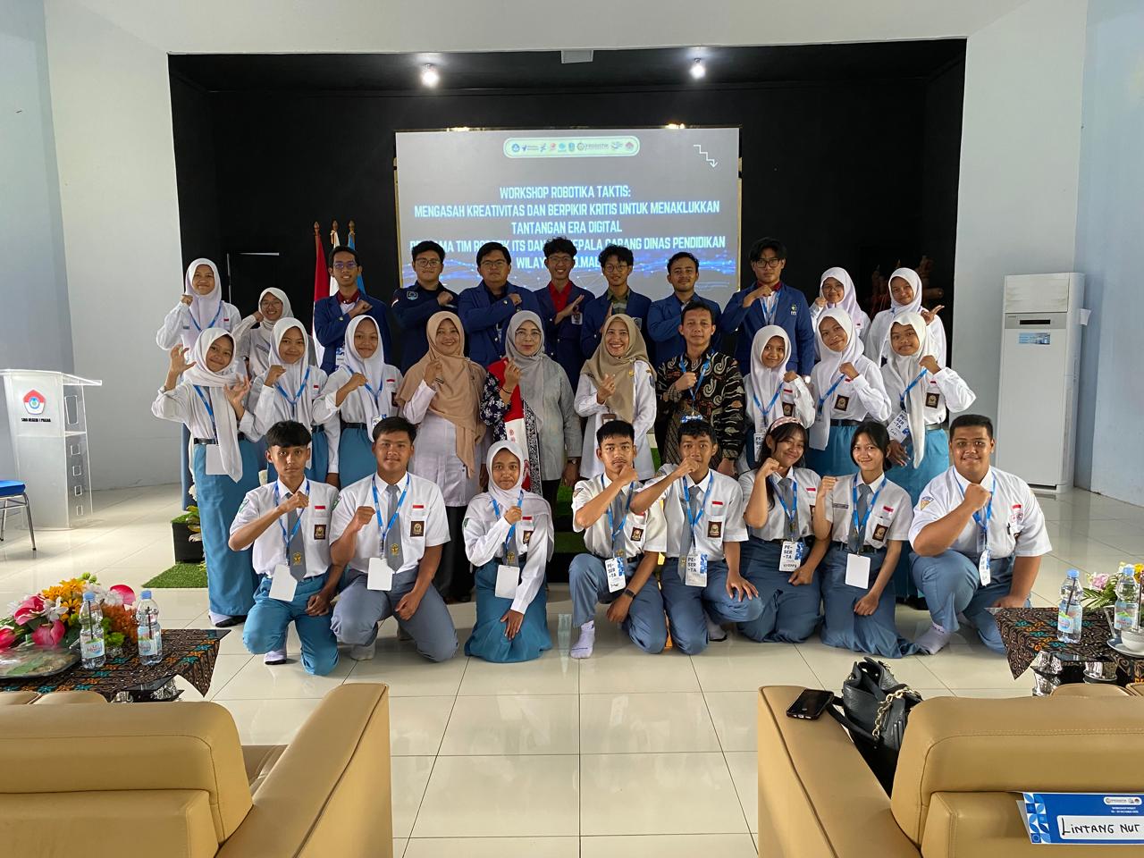 KOLABORASI : Sinergi positif SMAN 1 Pagak bersama Tim Robotika ITS dengan menggelar Workshop Robotika Taktis, pada Rabu (29/10).
