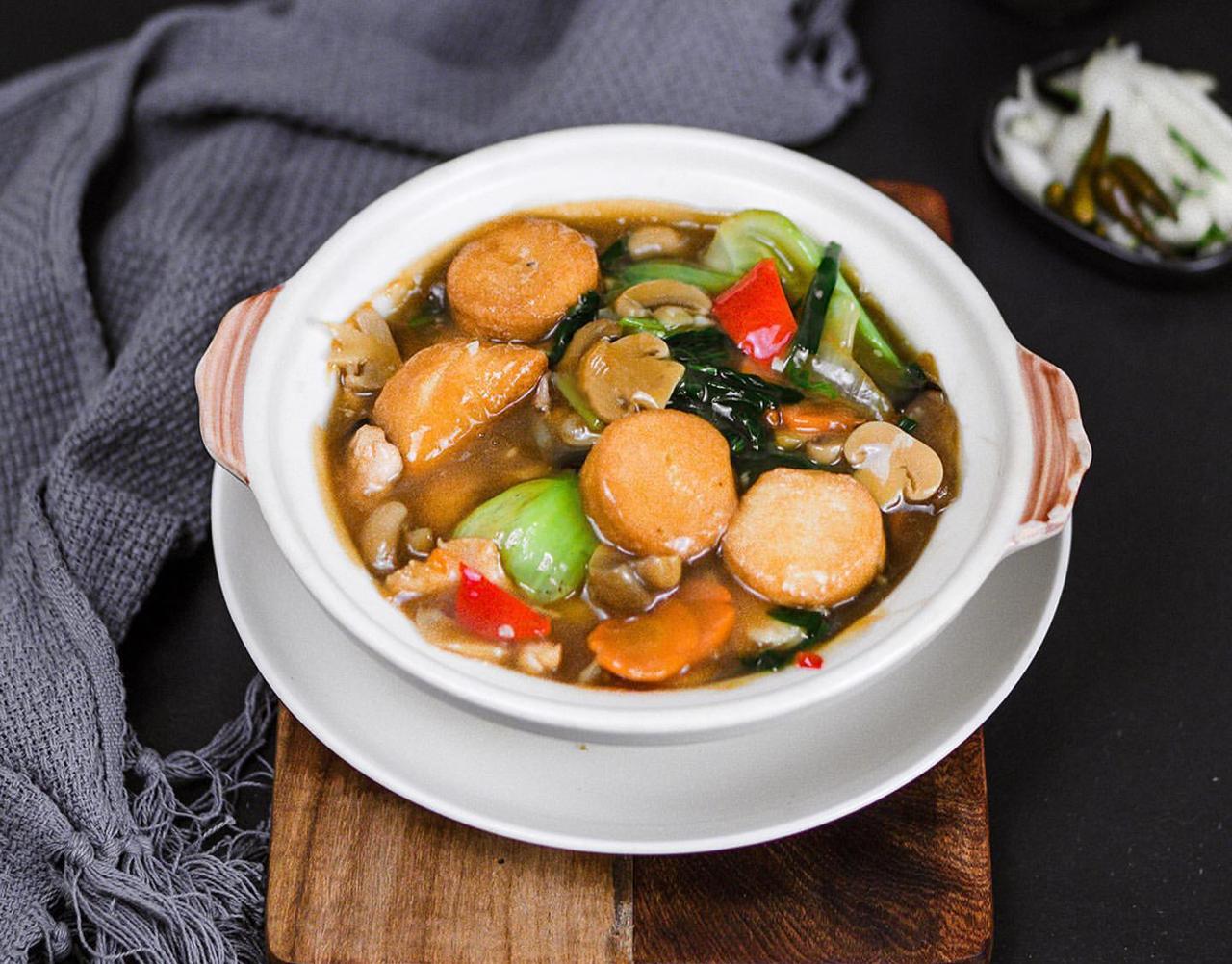 KHAS ORIENTAL: Salah satu menu di Depot Gang Djangkrik yang wajib dicoba.