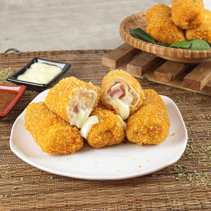 LEZAT: Risol mayo di Lamongan hadir dengan kulit renyah dan isian lembut yang bikin nagih di setiap gigitan