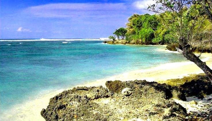 ESTETIK: Pantai Plengkung menjadi daya tarik wisatawan dengan pemandangan yang indah.