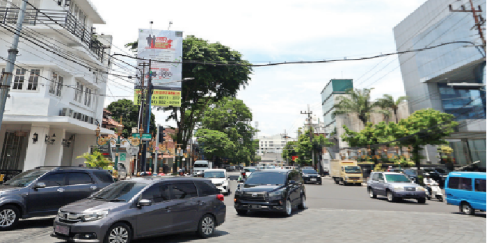 JANTUNG KOTA: Kawasan Kajoetangan yang selalu dipadati kendaraan merupakan salah satu ikon baru Kota Malang kemarin (1/11)