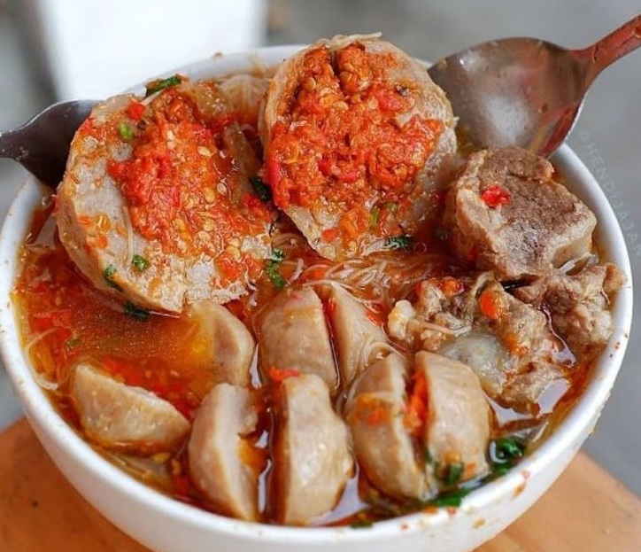 ENAK: Bakso mercon dengan sambal pedas yang menggugah selera
