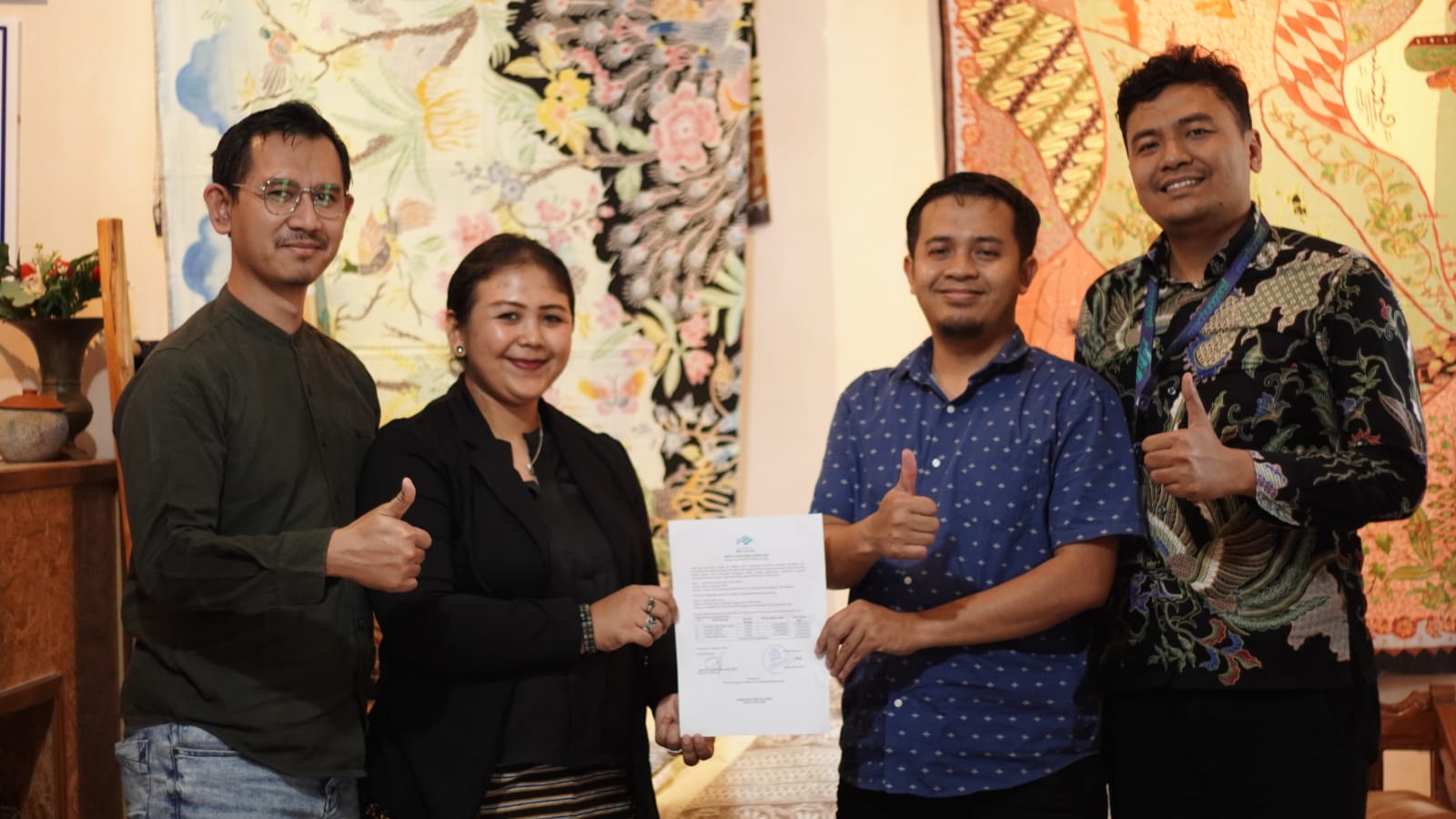 SINERGI: Tim dosen Universitas Ma Chung yang bertajuk &ldquo;Optimalisasi Pelatihan dan Wisata Edukasi Batik sebagai Sarana Pembelajaran dan Penguatan Ekonomi di Anjani Batik Galeri Kota Batu.&rdquo;