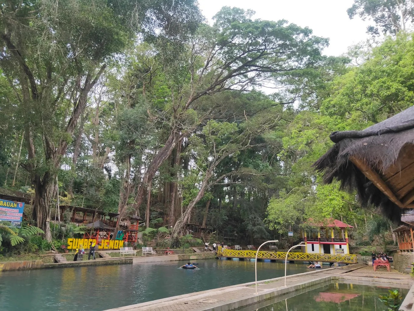 ALAMI: Sumber Jenon yang dikenal sebagai salah satu sumber air alami paling jernih di wilayah Malang.