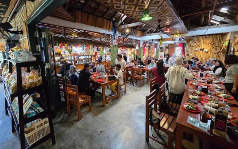 LEZAT: Rumah Makan Kertanegara, salah satu tempat makan yang wajib dicoba dan cocok untuk kamu para pelancong karena lokasinya dekat dengan Stasiun Malang Kota Baru.