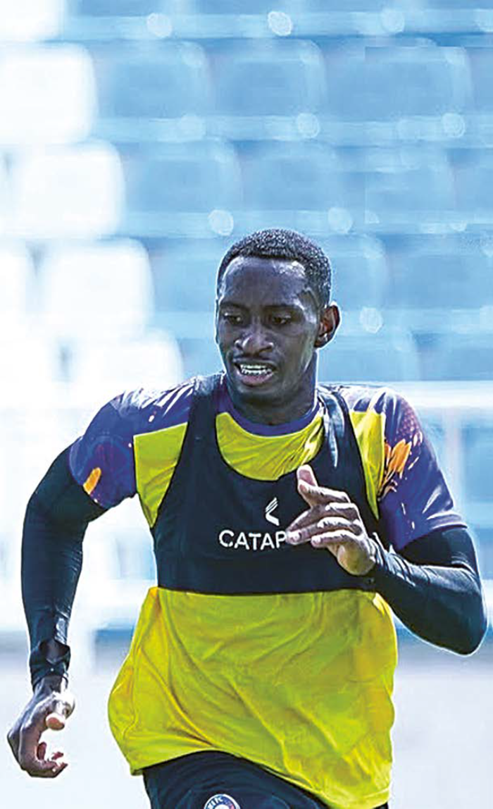 JADI OPSI: Matheus Blade dalam sesi latihan tim di Stadion Kanjuruhan.