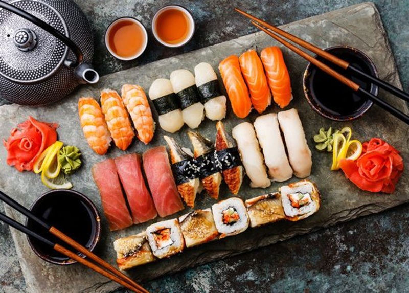 SEGAR, INSTAGRAMABLE: Aneka sushi roll cantik siap manjain lidah