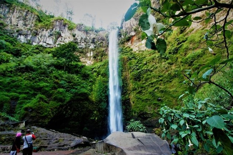 SEJUK: Gemericik air terjun Coban Rondo,  surga alam untuk healing
